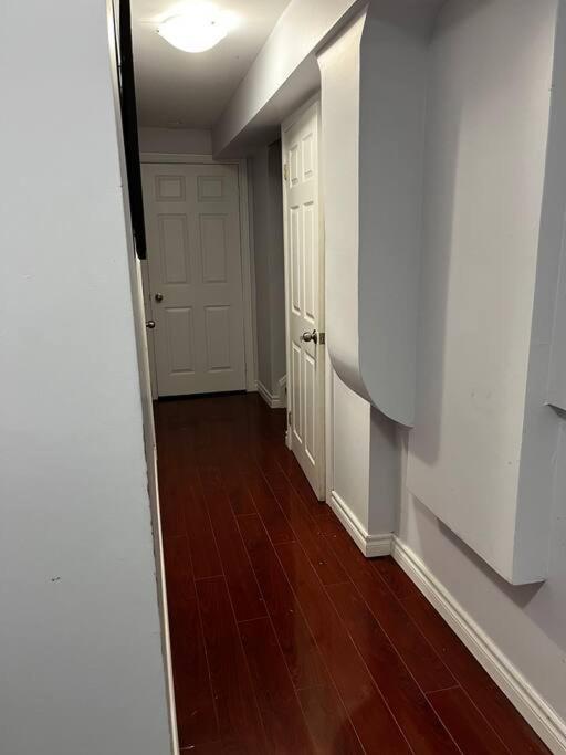 1 Bedroom W/wifi And Private Entrance * Ajax